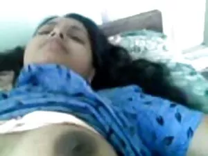 दो लड़कियों में से स ...
